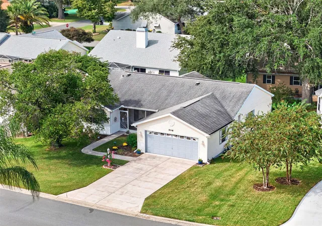 Photo 2 of Sale Pending at 506 Alcazar Ct, Lady Lake, FL 32159 | MLS# G5118509 | Listing updated on 2026-10-08