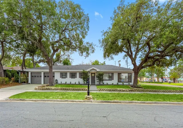 Photo 3 of Single family home for sale at 1005 Apache Trl, Clearwater, FL 33755 | MLS# TB8553987 | Listing updated on 2026-10-02