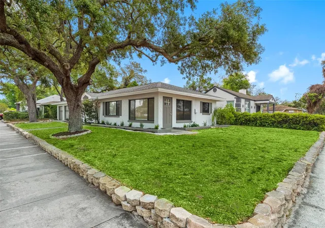 Photo 4 of Single family home for sale at 1005 Apache Trl, Clearwater, FL 33755 | MLS# TB8553987 | Listing updated on 2026-10-02