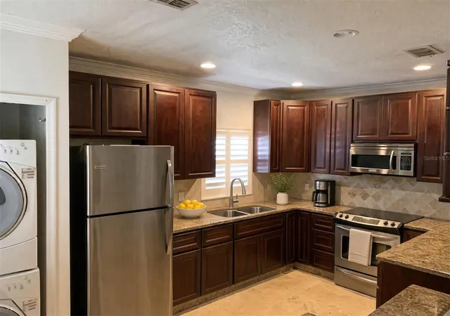 Photo 1 of House for sale at 1515 E Central Blvd, Orlando, FL 32801 | MLS# O6446472 | Listing updated on 2026-10-18