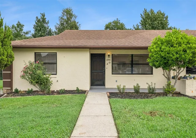 Photo 2 of Single family home for sale at 12441 Orangewood Cir, Tavares, FL 32778 | MLS# O6446474 | Listing updated on 2026-10-08