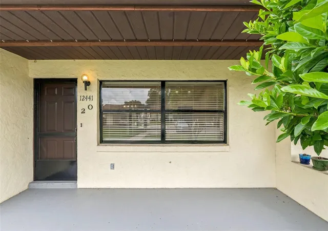 Photo 3 of Single family home for sale at 12441 Orangewood Cir, Tavares, FL 32778 | MLS# O6446474 | Listing updated on 2026-10-08
