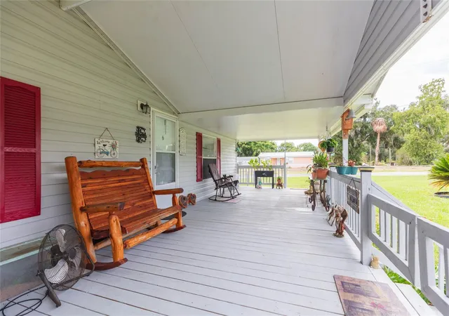 Photo 3 of Manufactured home for sale at 14716 Billie Ln, Dade City, FL 33525 | MLS# TB8553991 | Listing updated on 2026-10-03