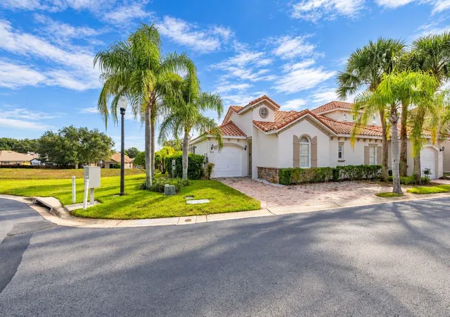 Photo 2 of Townhouse for sale at 506 Brunello Dr, Davenport, FL 33897 | MLS# S5158674 | Listing updated on 2026-10-08