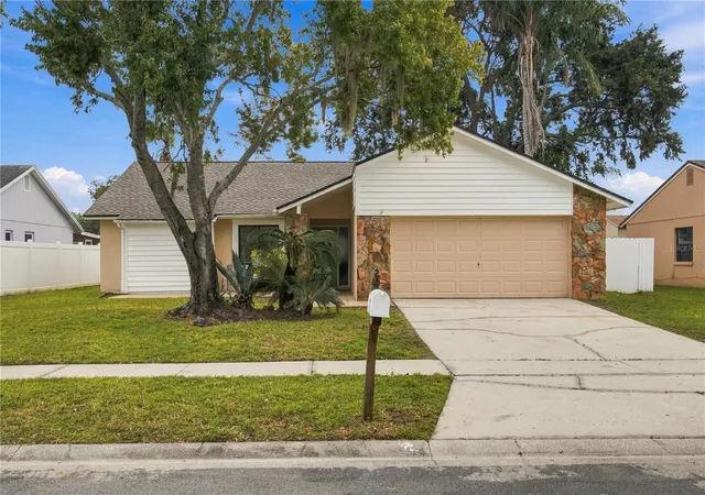 Photo 1 of Single family home for sale at 16115 Pebblebrook Dr, Tampa, FL 33624 | MLS# TB8553993 | Listing updated on 2026-10-03