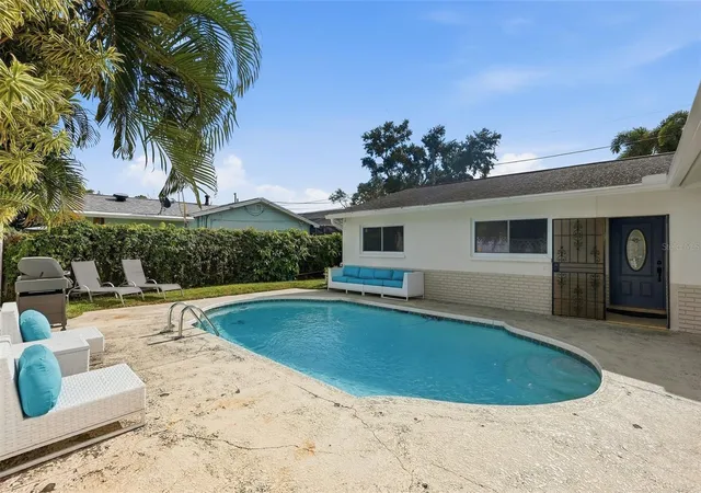 Photo 3 of Single family home for sale at 5860 Bayshore Dr, Seminole, FL 33772 | MLS# TB8553998 | Listing updated on 2026-10-03