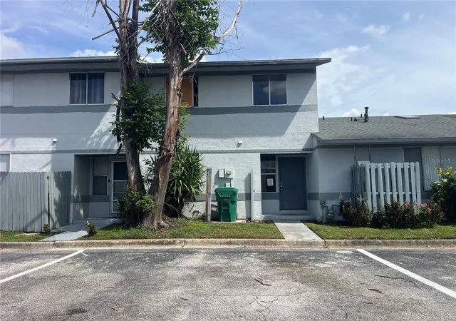 Photo 2 of Townhouse for sale at 1323 Azalea Way, Winter Garden, FL 34787 | MLS# OM733255 | Listing updated on 2026-10-02