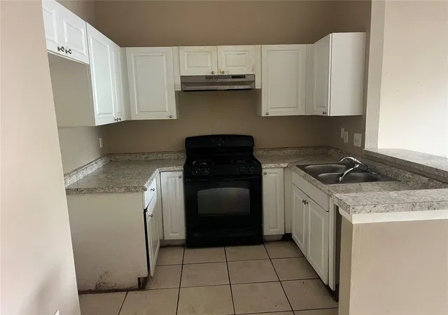Photo 3 of Townhouse for sale at 1323 Azalea Way, Winter Garden, FL 34787 | MLS# OM733255 | Listing updated on 2026-10-02
