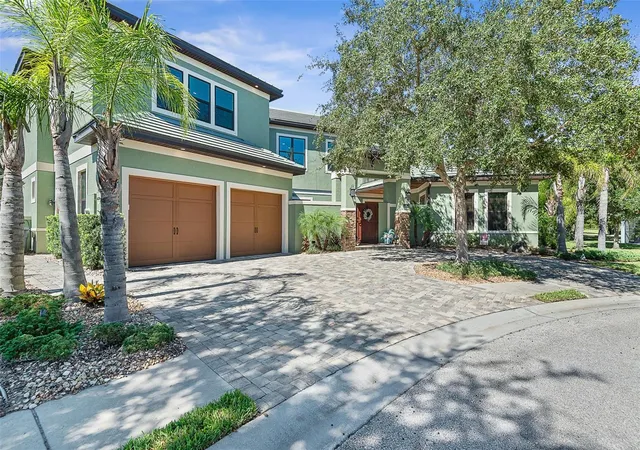 Photo 2 of Single family home for sale at 4 Oakview Ct, Palm Coast, FL 32137 | MLS# FC321838 | Listing updated on 2026-10-05