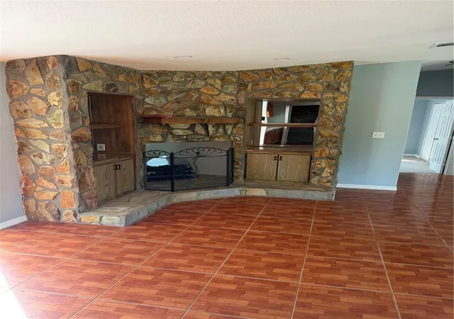 Photo 3 of Manufactured home for sale at 6 Sugar Pine Loop, Lake Wales, FL 33898 | MLS# B4902385 | Listing updated on 2026-10-02