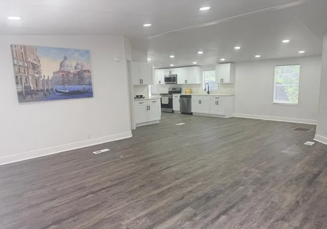 Photo 3 of Manufactured home for sale at 15601 SW 95th Avenue, Dunnellon, FL 34432 | MLS# TB8554010 | Listing updated on 2026-10-09