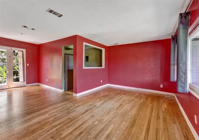 Photo 3 of Single family home for sale at 3002 Drake Dr, Orlando, FL 32810 | MLS# O6446487 | Listing updated on 2026-10-03
