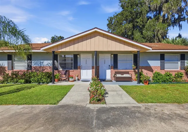 Photo 2 of Sale Pending at 226 N Julia Ave, Deland, FL 32720 | MLS# V4951615 | Listing updated on 2026-10-07