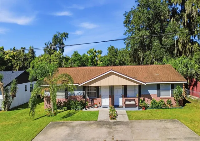 Photo 3 of Sale Pending at 226 N Julia Ave, Deland, FL 32720 | MLS# V4951615 | Listing updated on 2026-10-07