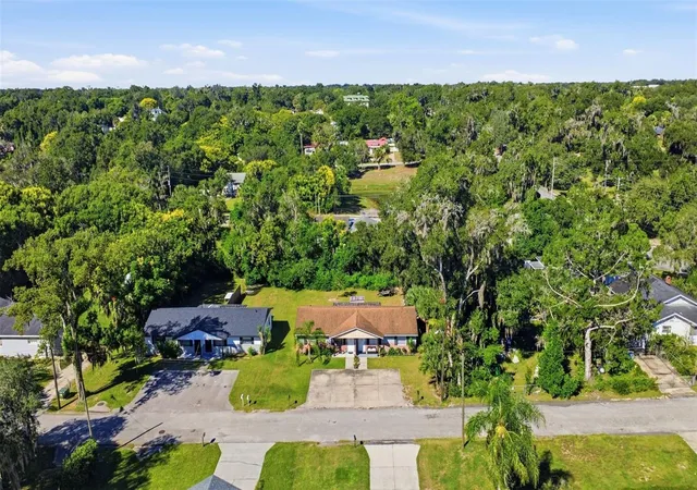 Photo 4 of Sale Pending at 226 N Julia Ave, Deland, FL 32720 | MLS# V4951615 | Listing updated on 2026-10-07