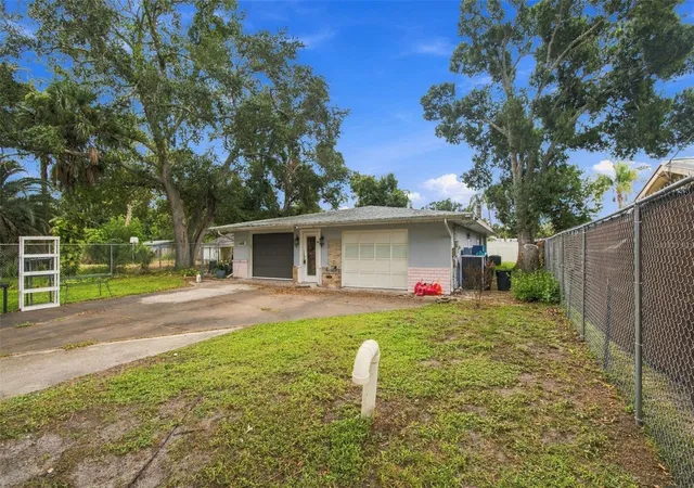 Photo 2 of Single family home for sale at 2236 Alice Rd, Sarasota, FL 34231 | MLS# TB8554013 | Listing updated on 2026-10-08