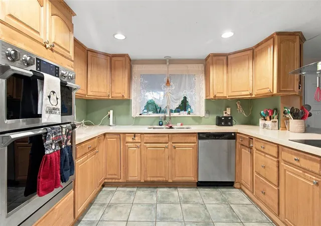 Photo 3 of Single family home for sale at 2236 Alice Rd, Sarasota, FL 34231 | MLS# TB8554013 | Listing updated on 2026-10-08