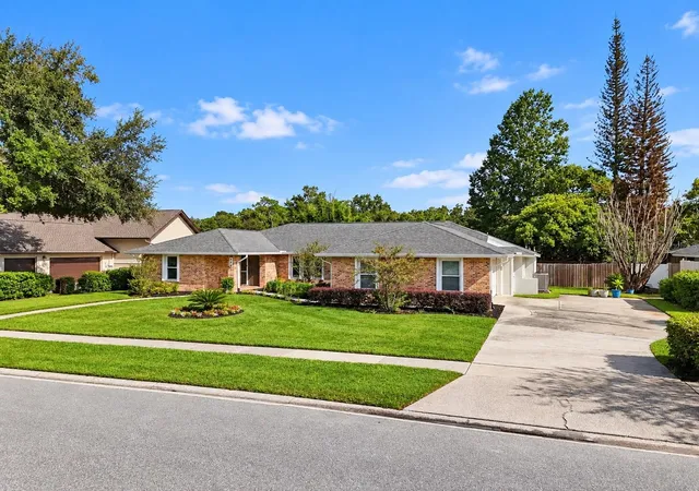 Photo 2 of Single family home for sale at 992 Sleeping Rock Ct, Winter Springs, FL 32708 | MLS# O6446490 | Listing updated on 2026-10-07