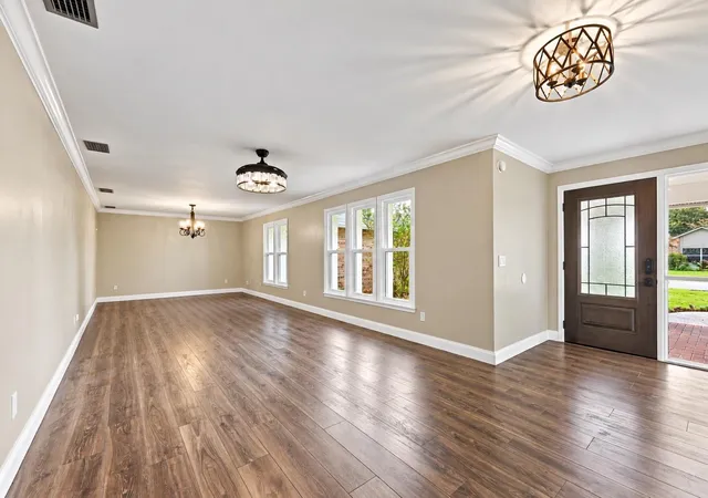 Photo 4 of Single family home for sale at 992 Sleeping Rock Ct, Winter Springs, FL 32708 | MLS# O6446490 | Listing updated on 2026-10-07