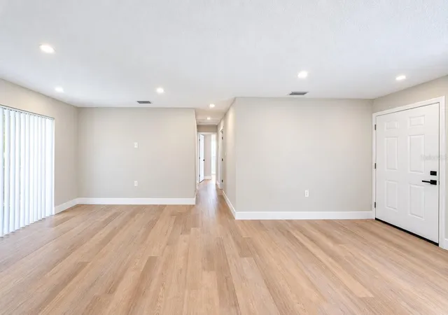 Photo 2 of Single family home for sale at 4925 Elese St, Orlando, FL 32811 | MLS# O6446492 | Listing updated on 2026-10-02