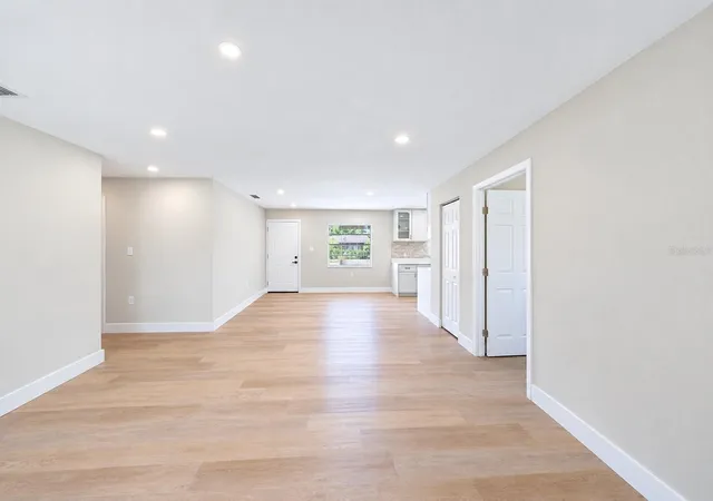 Photo 3 of Single family home for sale at 4925 Elese St, Orlando, FL 32811 | MLS# O6446492 | Listing updated on 2026-10-02