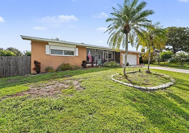 Photo 2 of Single family home for sale at 1945 Souvenir Dr, Clearwater, FL 33755 | MLS# TB8554018 | Listing updated on 2026-10-02