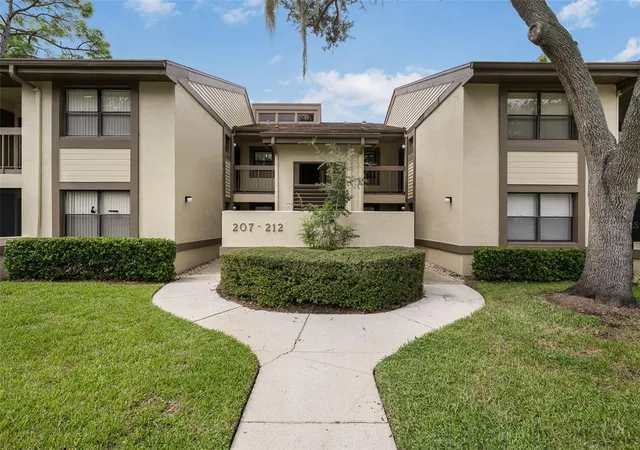 Photo 3 of Condo for sale at 210 Woodlake Wynde, Oldsmar, FL 34677 | MLS# TB8554024 | Listing updated on 2026-10-05