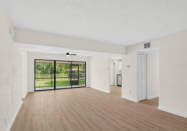 Listing Photo 2 - Condo for sale in building located at 275 Indigo Dr, Daytona Beach, FL 32114 - Unit #1070