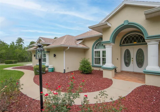 Photo 2 of Single family home for sale at 5 Zinnias Ct, Homosassa, FL 34446 | MLS# OM733261 | Listing updated on 2026-10-05