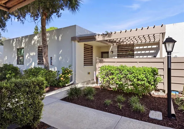 Photo 1 of Condo for sale at 753 Oakview Dr, Bradenton, FL 34210 | MLS# A4708146 | Listing updated on 2026-10-20