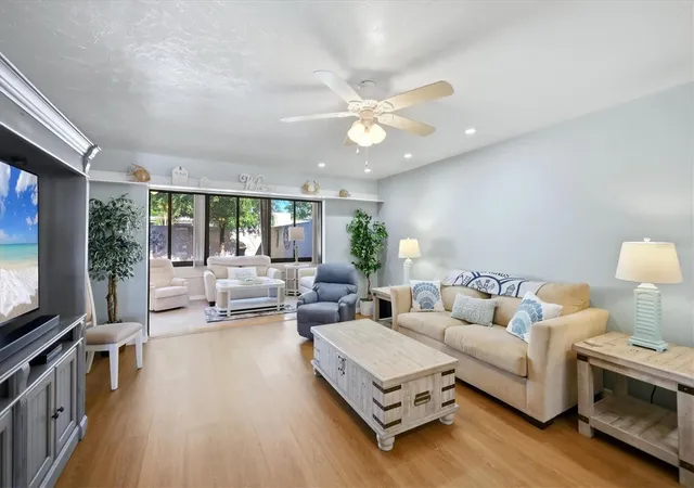Photo 3 of Condo for sale at 753 Oakview Dr, Bradenton, FL 34210 | MLS# A4708146 | Listing updated on 2026-10-20