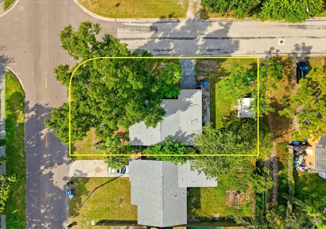 Photo 2 of Single family home for sale at 800 40th Street S, Saint Petersburg, FL 33711 | MLS# TB8554033 | Listing updated on 2026-10-03