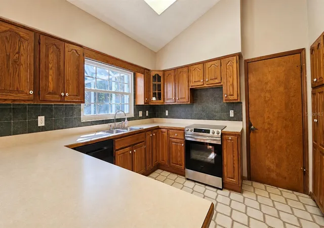 Photo 4 of Single family home for sale at 6217 Shoreline Dr, Port Orange, FL 32127 | MLS# V4951616 | Listing updated on 2026-10-06