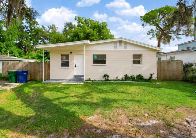 Photo 3 of Single family home for sale at 2438 N Ramona Cir, Tampa, FL 33612 | MLS# TB8554037 | Listing updated on 2026-10-02