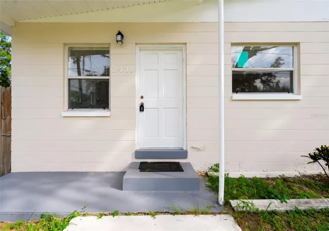 Photo 4 of Single family home for sale at 2438 N Ramona Cir, Tampa, FL 33612 | MLS# TB8554037 | Listing updated on 2026-10-02