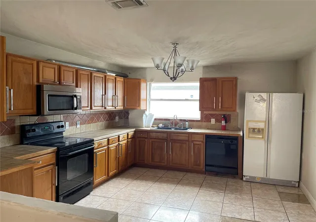 Photo 3 of House for sale at 1112 Ocean St, Kissimmee, FL 34744 | MLS# S5158679 | Listing updated on 2026-10-02