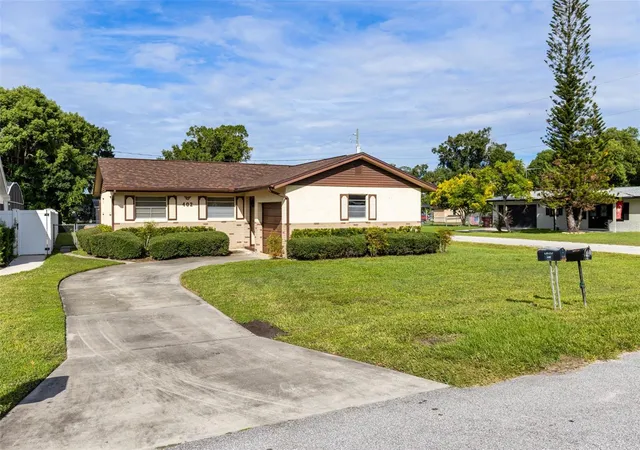 Photo 2 of Single family home for sale at 402 Mississippi Ave, Saint Cloud, FL 34769 | MLS# S5158680 | Listing updated on 2026-10-06