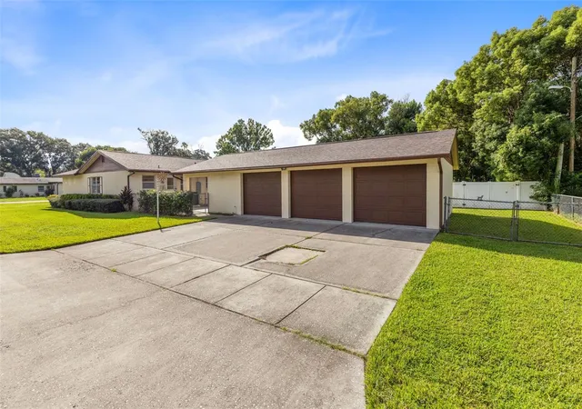 Photo 3 of Single family home for sale at 402 Mississippi Ave, Saint Cloud, FL 34769 | MLS# S5158680 | Listing updated on 2026-10-06