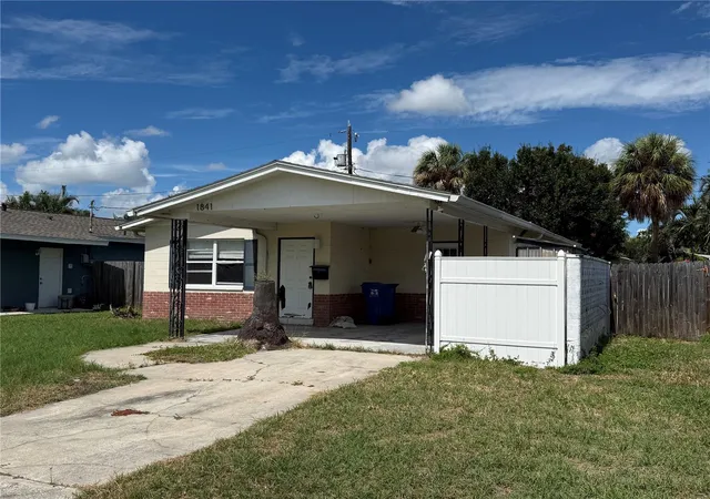 Photo 3 of Single family home for sale at 1841 Shore Acres Blvd Ne, Saint Petersburg, FL 33703 | MLS# TB8554038 | Listing updated on 2026-10-22