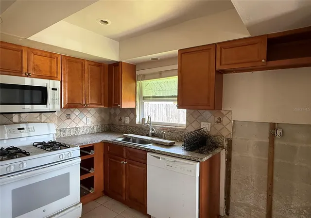 Photo 3 of Single family home for sale at 1841 Shore Acres Blvd NE, Saint Petersburg, FL 33703 | MLS# TB8554038 | Listing updated on 2026-10-22