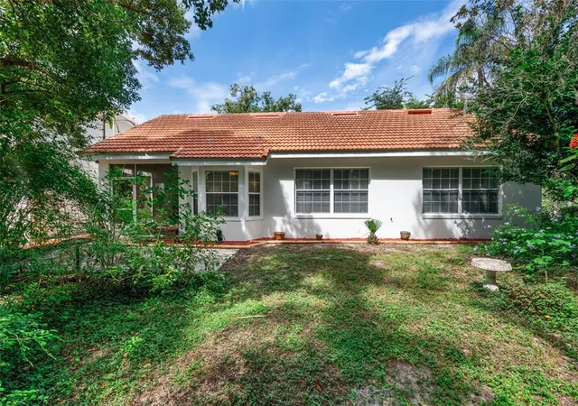 Photo 3 of Single family home for sale at 672 Nighthawk Cir, Winter Springs, FL 32708 | MLS# O6446510 | Listing updated on 2026-10-06
