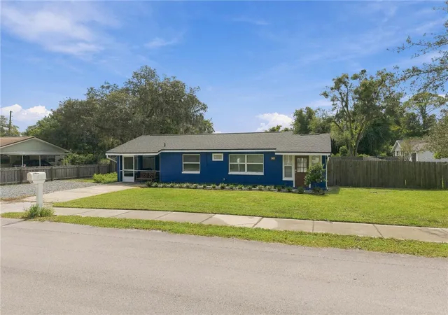 Photo 3 of Single family home for sale at 121 Angeles Rd, Debary, FL 32713 | MLS# V4951617 | Listing updated on 2026-10-02