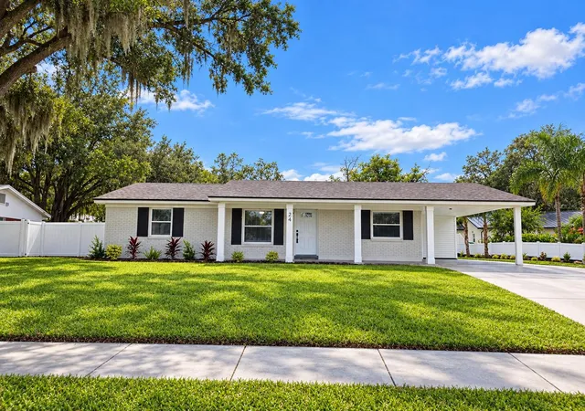 Photo 2 of Single family home for sale at 24 W Garden Ave, Winter Garden, FL 34787 | MLS# O6446518 | Listing updated on 2026-10-09