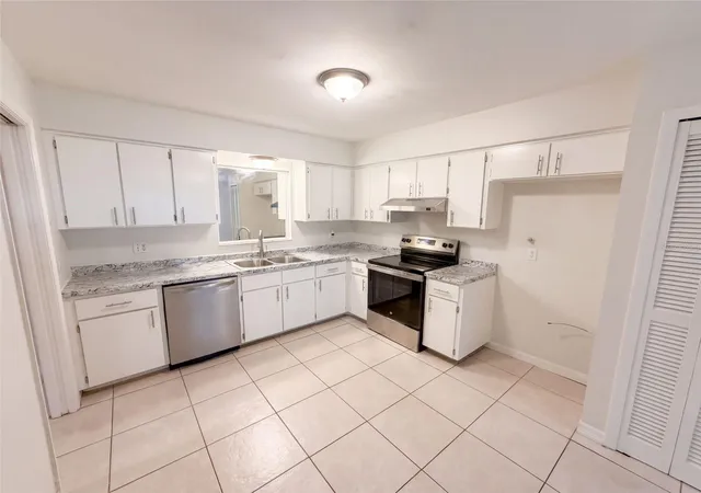 Photo 1 of Single family home for sale at 208 Robin Rd, Altamonte Springs, FL 32701 | MLS# O6446522 | Listing updated on 2026-10-06