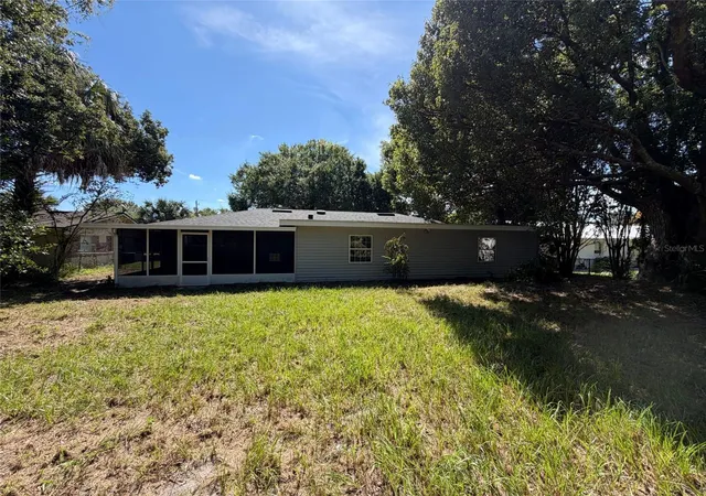 Photo 4 of Single family home for sale at 208 Robin Rd, Altamonte Springs, FL 32701 | MLS# O6446522 | Listing updated on 2026-10-06