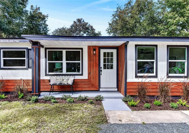 Photo 3 of Single family home for sale at 2426 S Laurel Ave, Sanford, FL 32771 | MLS# O6446523 | Listing updated on 2026-10-09