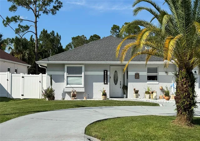 Photo 3 of Single family home for sale at 8 Whippoorwill Dr, Palm Coast, FL 32164 | MLS# FC321845 | Listing updated on 2026-10-20