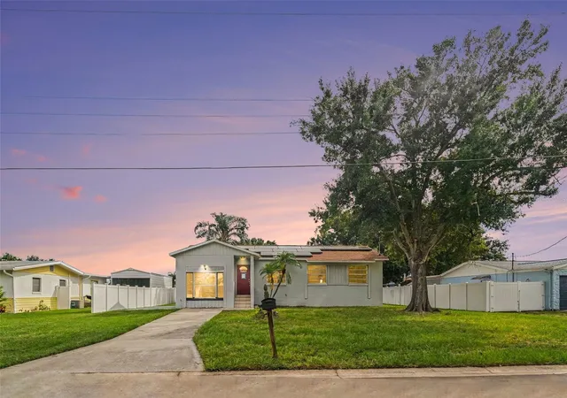 Photo 1 of Single family home for sale at 520 Fairhope Dr, Apollo Beach, FL 33572 | MLS# TB8554054 | Listing updated on 2026-10-02