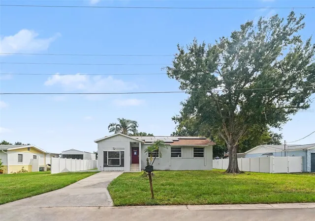 Photo 2 of Single family home for sale at 520 Fairhope Dr, Apollo Beach, FL 33572 | MLS# TB8554054 | Listing updated on 2026-10-02