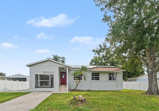Photo 3 of Single family home for sale at 520 Fairhope Dr, Apollo Beach, FL 33572 | MLS# TB8554054 | Listing updated on 2026-10-02